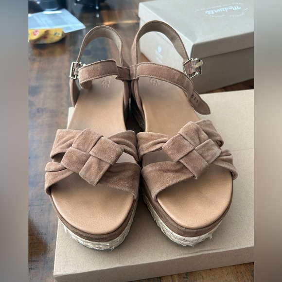 The Neusch wedge sandal by UGG - Picture 3 of 6
